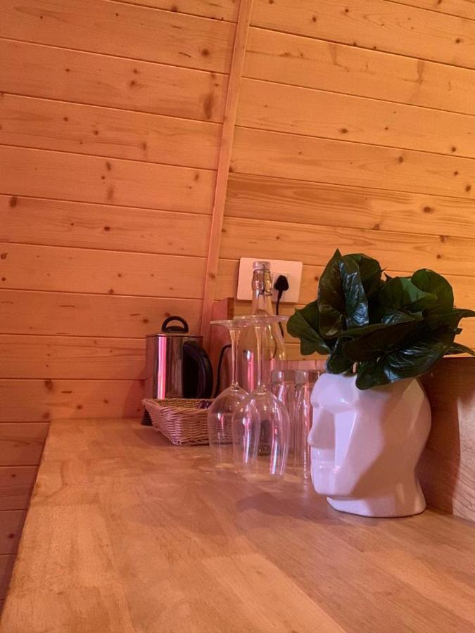 Cozy Capsules - Modern Hut Bed and Breakfast Kukkal Esterno foto